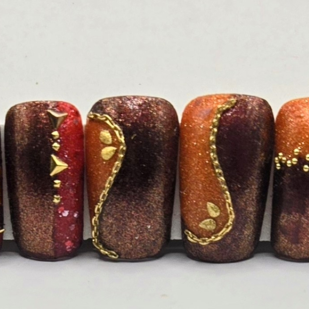 Press on nails